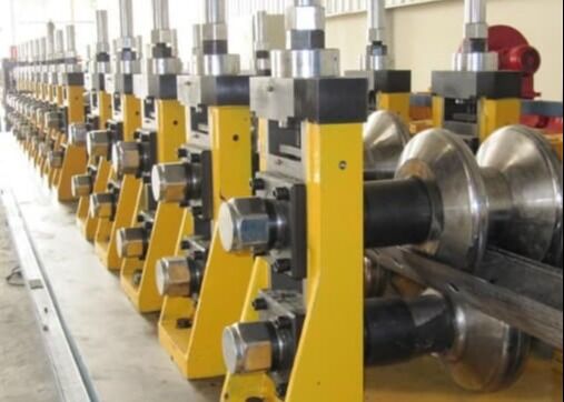 Used For Hot Rolled Steel Corrugated Roll Forming Machine With Decoiling Leveling Function