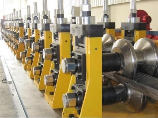 W Shape 2 And 3 Waves Highway Guardrail Steel Plate Roll Forming Machine Cold Rolling Mill