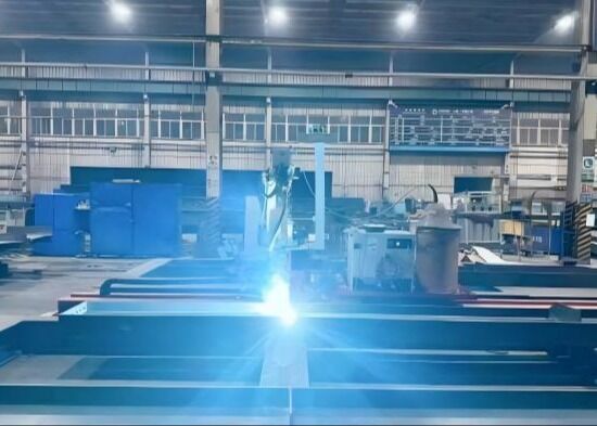2010mm Arm Span Orthogonal Rail Welding Robot For Crane Beam H-Shaped Steel Column