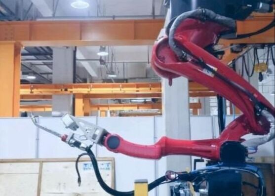 ±0.07mm Repeatability Inverted Rail Welding Robot Machine 180000 Lux Light Resistance
