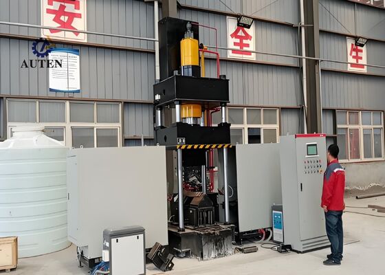 Model HQ250-700 CNC Angle Heating Bending Machine 1600KN Oil Tank Pressure